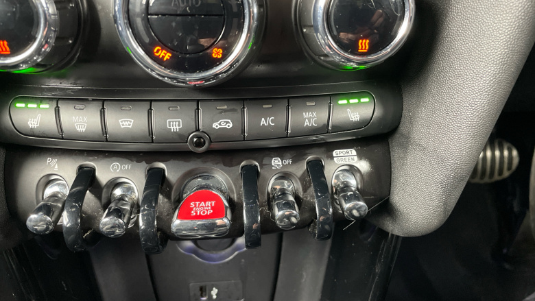 MINI Hatchback 2.0 Cooper S Sport 5dr Auto [Comfort/Nav Pack] Petrol Hatchback